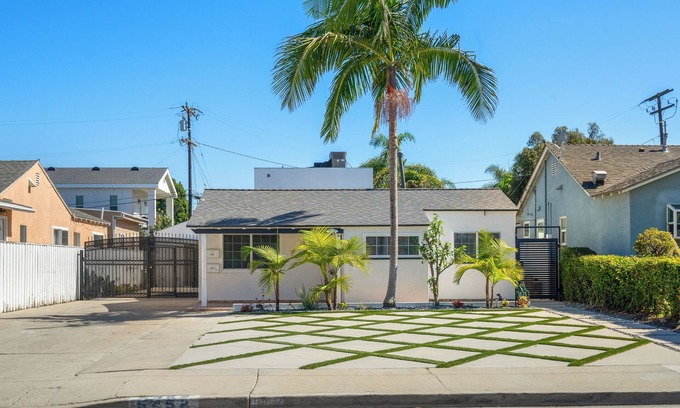 Del Aire Casa | Casa CW Tranquility House near LAX, fits 10 people