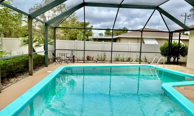 Lochmoor Waterway Estates Casa | Casa Dè Flamingo 3 Bdrm, 2 Bath Pool Home 15 mins to Downtown Fort Myers