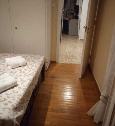 Dafni-Ymittos Apartamento | Casa d Irene - 5th Floor, Balcony Views, Metro Steps Away