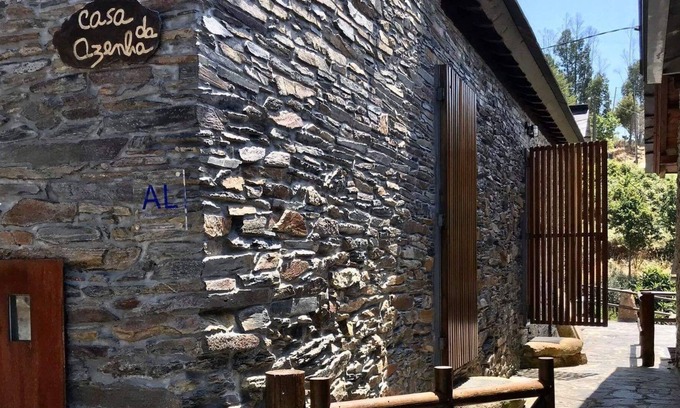 Alvarenga Casa | Casa da Azenha - River bank house in magical little village Paradinha