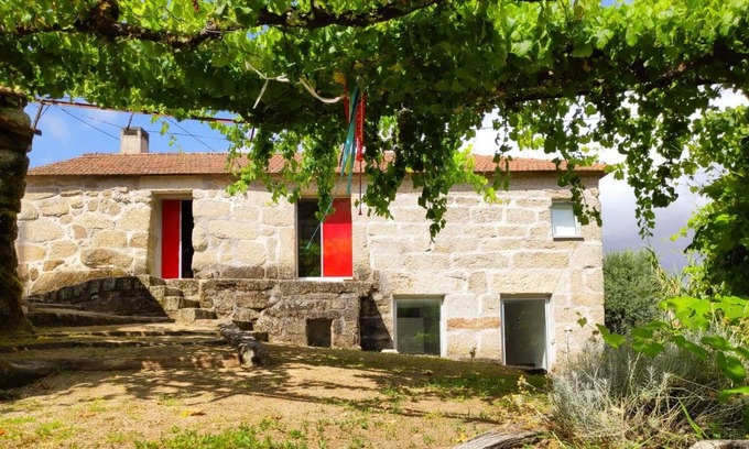 Sao Simao Casa | Casa da Frente - Casa rustica con piscina e interior moderno