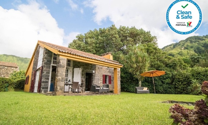 Ponta Delgada Casa | Casa da Lagoa by Green Vacations