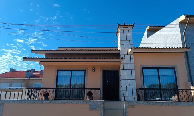 Vila Cha Casa | Casa da Mimosa - Alojamento Local a 100m da Praia e 15km do Aeroporto do Porto