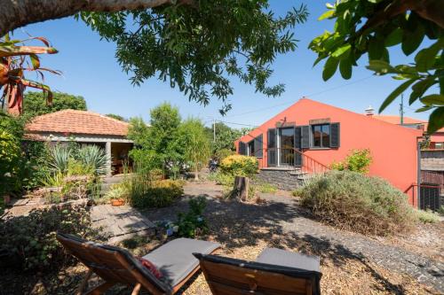 Prazeres Casa | Casa da Raposeira by An Island Apart