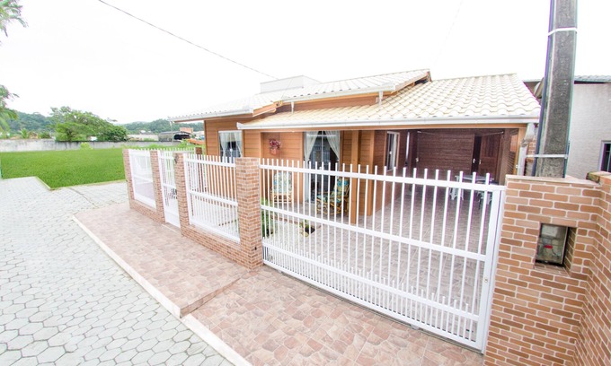 Penha Casa | Casa da Vovó Éte, disfrute de sus vacaciones, en las playas o en el parque Beto Carrero.