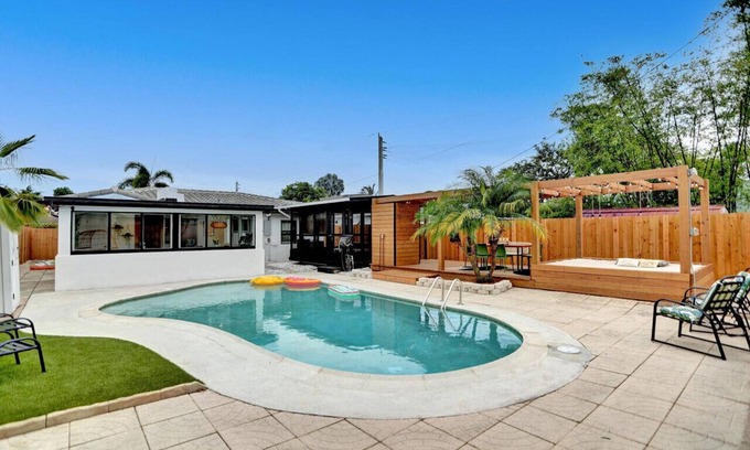 North Andrews Gardens Casa | Casa De Amigos | Private Pool | Outdoor Oasis