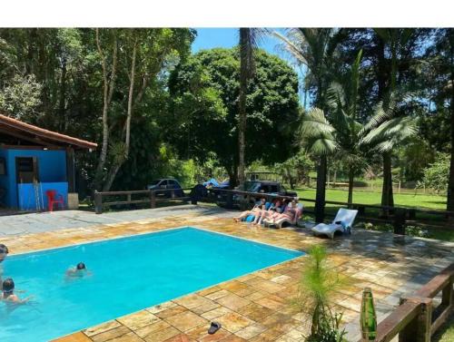 Juquitiba Casa | Casa de campo agradável com piscina, parquinho, lago, riacho, quadra, sinuca e mais!