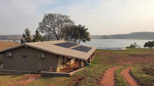 Itai Casa | Casa de campo de alto padrão à beira da represa