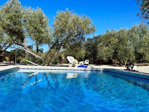 Villanueva de Tapia Casa | Casa de Campo La Mejorana Piscina entre olivos