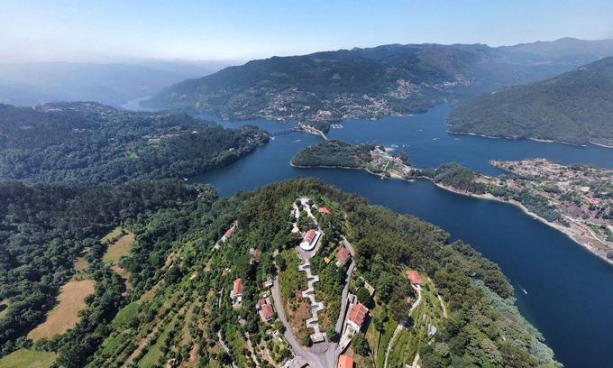 Cova Apartamento | Alojamiento en apartamentos de 2 dormitorios con vistas al río y la montaña