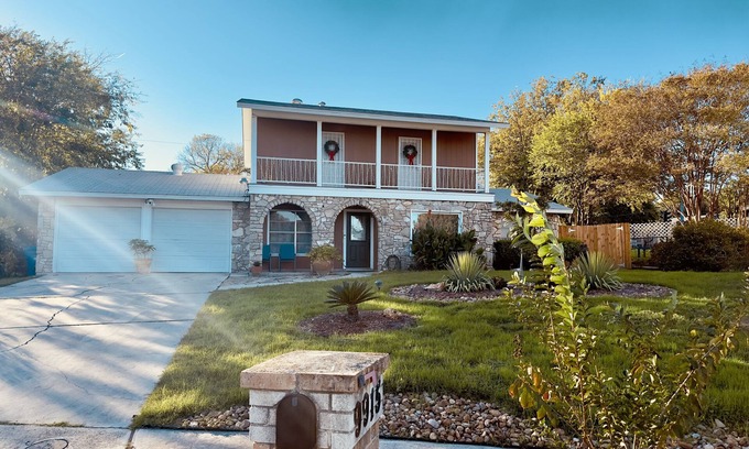 North San Antonio - SAT Casa | CASA De COLORES - Fiesta Texas - The Pearl - SATX Airport