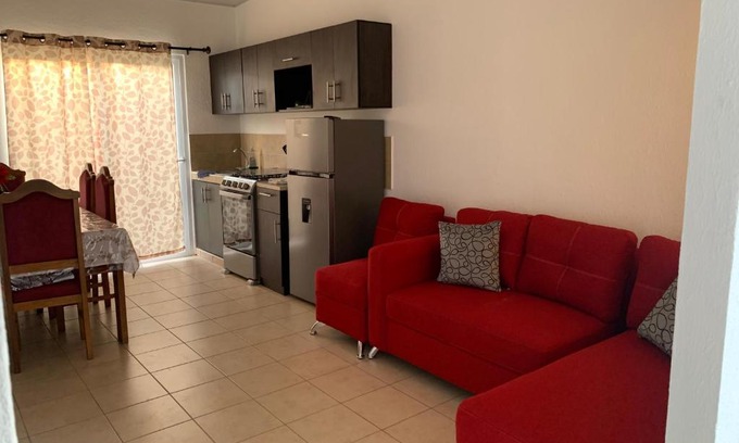 Coatepeque Casa | Casa de dos cuartos con aire e internet