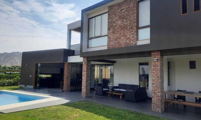 Mala Casa | Casa de estreno en condominio de Asia