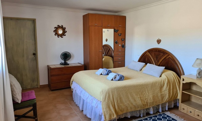 Barracao Casa | Casa de Férias no Campo, Lugar Para Relaxar Perto de Eventos e Praias do Algarve