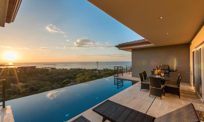 Tamarindo Casa | Casa De La Perla, Ocean View 4 Bedroom Home