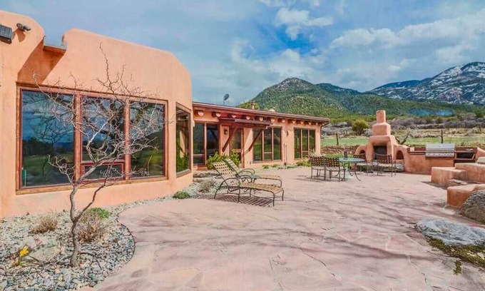 Arroyo Seco Casa | Casa de la Valle Luna Luxurious and Amazing Patio with Hot Tub and Fireplaces