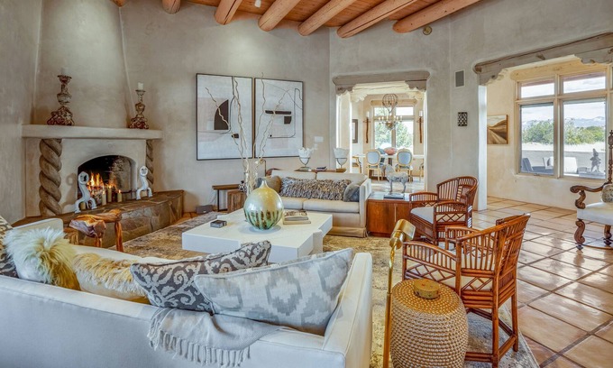 La Tierra Casa | Casa de las Vistas | Stunning Mountain Views | Designer Decor | MONTHLY