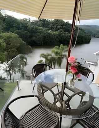 Rio dos Cedros Casa | Casa de luxo | Beira do lago | Spa | acesso a água