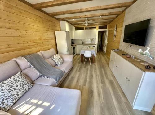 Urbanización Puerto de Estepona Apartamento | Casa de Madera 2