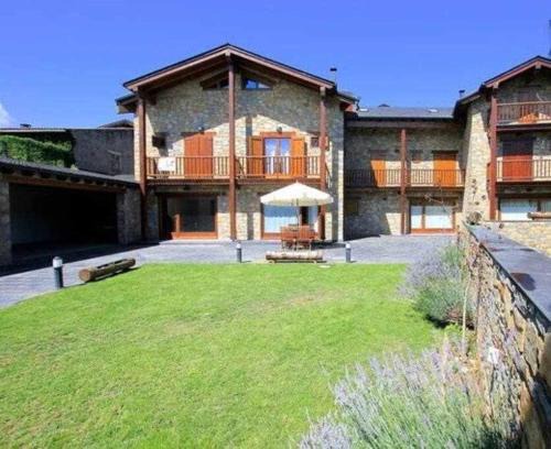 Bellver de Cerdanya Casa | Casa de piedra y madera vistas a montañas y prados