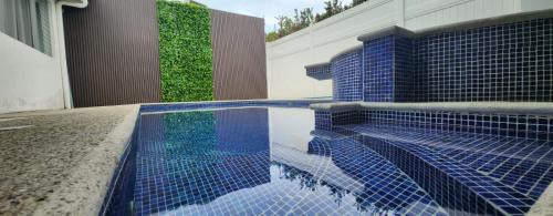 Jacó Casa | Casa de playa Herradura con piscina y jacuzzi