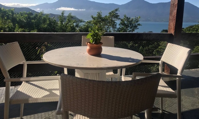 Guaeca Casa | Casa de Praia com Vista Panorâmica em Condomínio Fechado