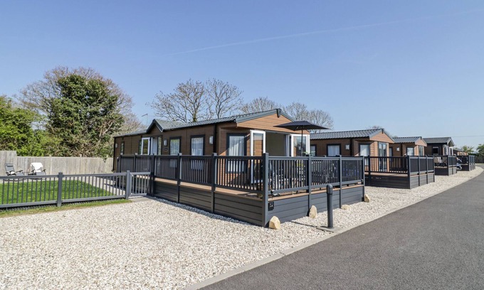 Evesham Cabaña | CASA DE RHU, family friendly, with a garden in Evesham