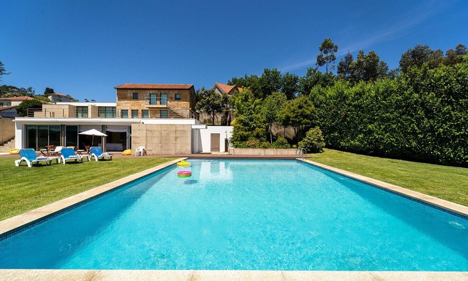 Sao Martinho de Silvares Casa | Casa de Silvares Fafe - Moradia Premium com piscina by House and People