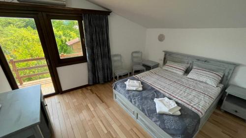 Eselnita Casa | Casa de vacanta TARA