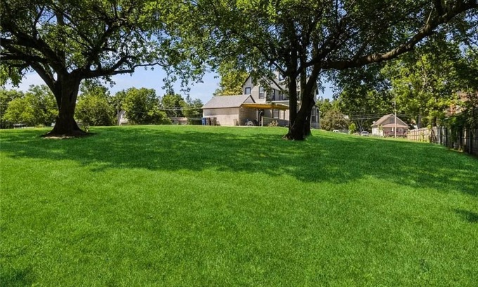 Des Moines Casa | Casa Dean sleeps 20 close to Fairgrounds and Downtown Des Moines