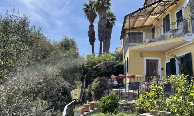 Lingueglietta Apartamento | Casa dei Fiori by Interhome
