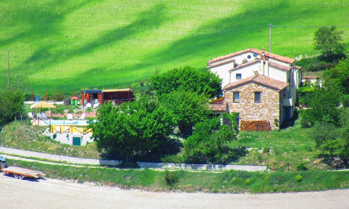 Arcevia Apartamento | Casa dei sogni d'Oro - apartamento Loretello con piscina 12x6 m - vista panorámica