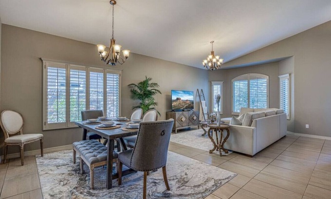 Biggs Field Apartamento | Casa De Arbol: Outdoor Oasis w/Fruit Trees & Family Gameroom