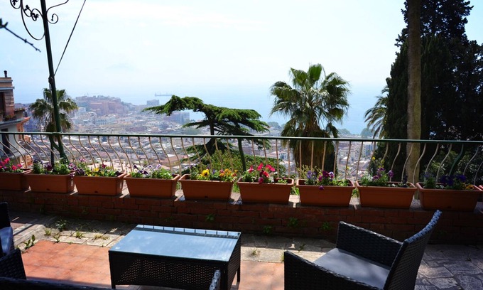 Vomero Apartamento | Apartamento superior Casa del Cedro con jardín privado en el golfo de Nápoles.
