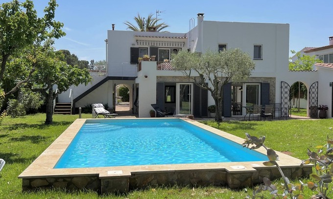 L'Escala Villa | Casa Del Mar- Gran villa con jardín y 2 piscinas a 50 metros de la playa