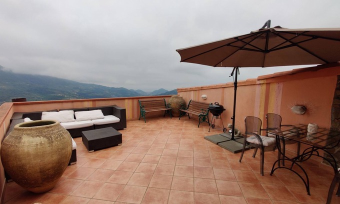 Perinaldo Apartamento | Casa del Gufo, Cozy vacation apartment with sea view