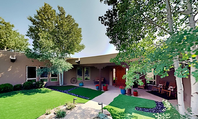 Tierra Preciosa Casa | Casa del Oso - luxury updates, central AC & Sangre de Cristo Mountain views