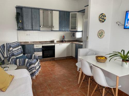 Agua Amarga Apartamento | CASA DEL PEZ Vivienda a pie de calle en Agua Amarga a 250 metros de la playa
