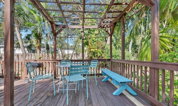 South Miami Casa | Casa Del Sol 3 Bed 1 Bath w/ Tropical Garden 6711