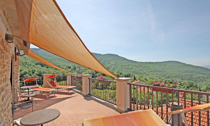 Sansepolcro Casa | Casa Del Vescovo, Mountain Retreat - Casa restaurada del siglo XII.