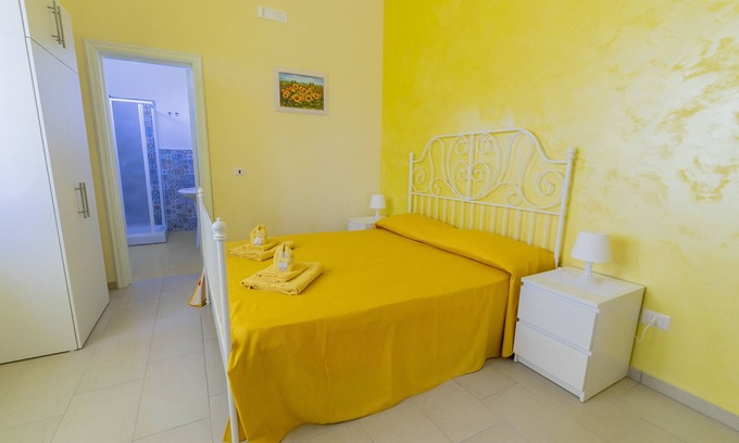 Rodio Casa | Casa Di Bello Yellow Studio Apartment