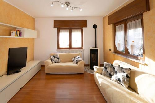 Besano Apartamento | Casa di RoSe - Free private parking