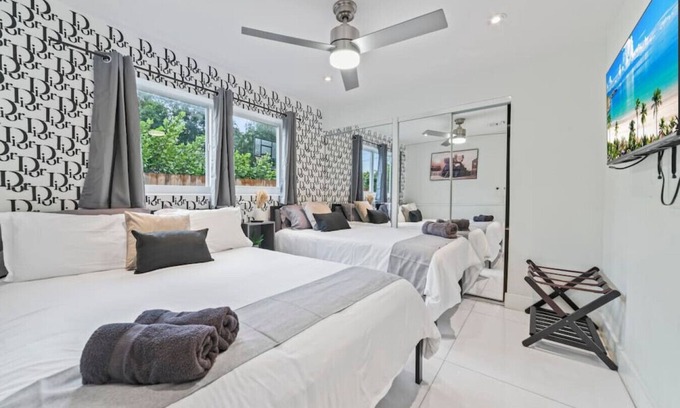 Ojus Villa | Casa Dior | Waterfront | Kayaks | 10min to beach