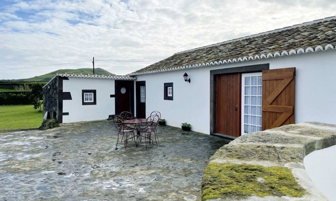 Praia da Vitoria Cabaña | Casa do Avô José Alves (T1), Country House - Rural Tourism