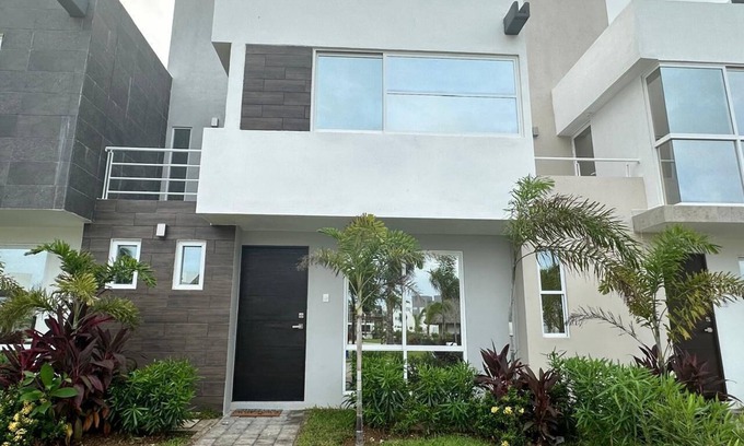 Área del bulevar Barra Vieja Casa | Casa Dream Diamante Acapulco C4C, with private beach club.