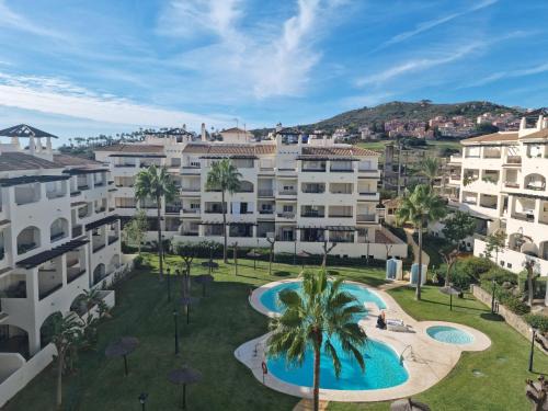 San Luis de Sabinillas Apartamento | Casa Duquesa with pool views close to Port