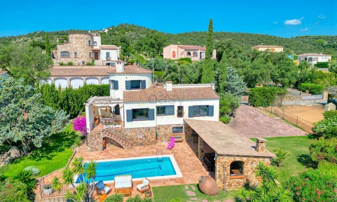Calonge Chalet De Esquí | Casa El Mirador: Villa en la parte alta de Cabanyes con magnífica vista al mar