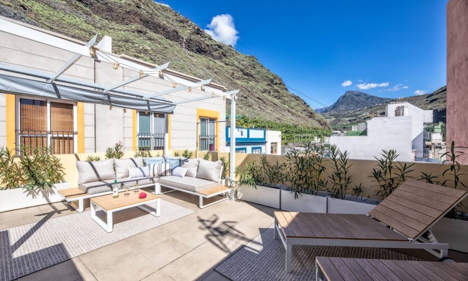 Puerto de Tazacorte Casa | Casa El Puerto by Huskalia