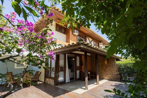 Praia Rasa Casa | Casa em Búzios: 3 Quartos, Varanda e Garagem |VF32