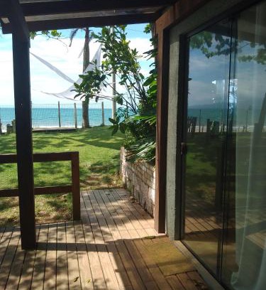 Cachoeira do Bom Jesus Apartamento | Casa em Canasvieiras - Pé na Areia com Vista para o Mar